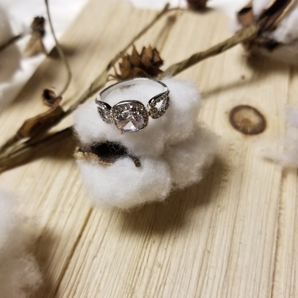 💍💍BEAUTIFUL!! White Sapphire White Gold plated ring💍💍 - Picture 10 of 14